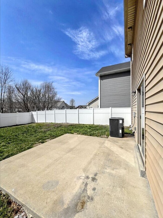 Building Photo - Beautiful 3-Bedroom Home with Modern Comfo...