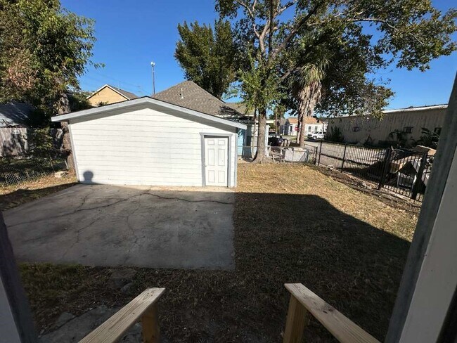 Building Photo - 1912 Gentry St