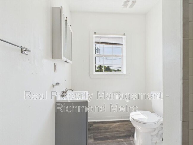 Building Photo - 1610 N 28th St