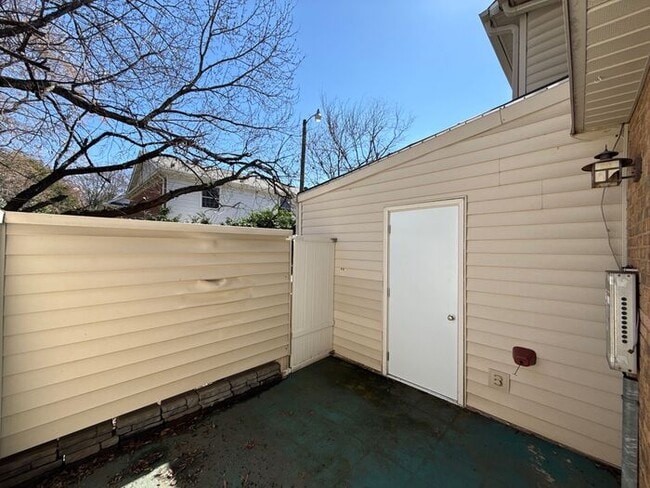 Building Photo - T.R. Lawing Realty Property