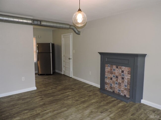 Building Photo - 220 E Highland Dr