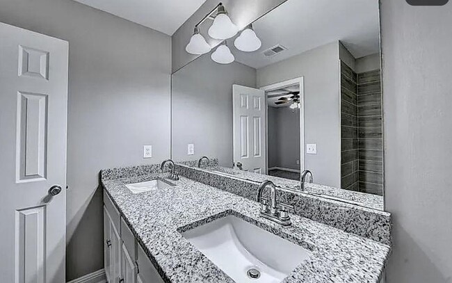 Building Photo - 871 Lenox Oaks Cir NE