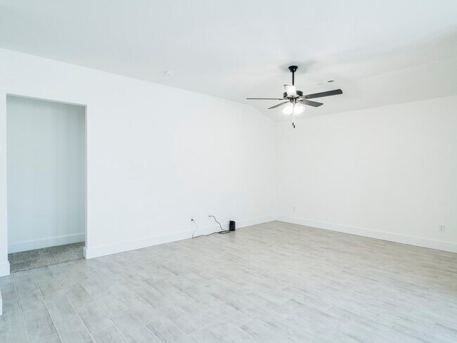 Building Photo - 1440 Emmerson St