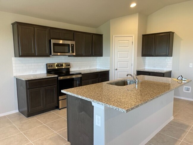 Building Photo - 3 BR/2 BA - 1554 SF Home in LAGO VISTA!!!