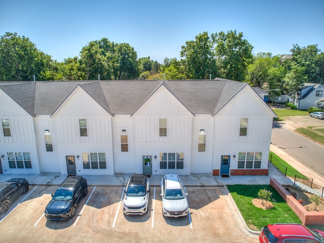 Building Photo - 1640 N Leverett Ave