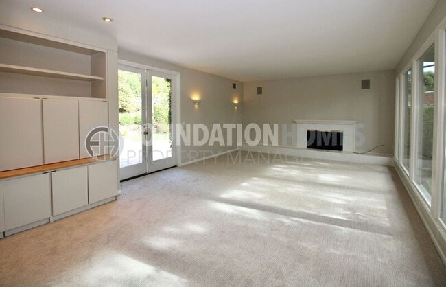 Building Photo - 133 Tiburon Blvd