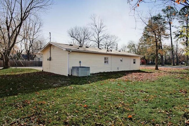 Building Photo - 5 S Pollard Ave