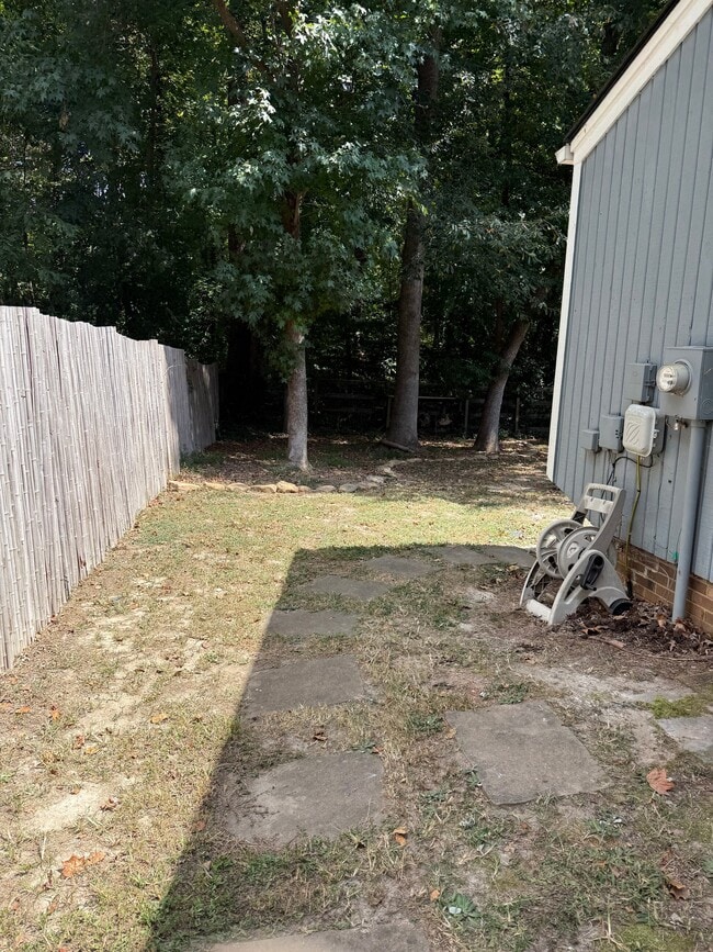 Building Photo - 521 Ashebrook Dr