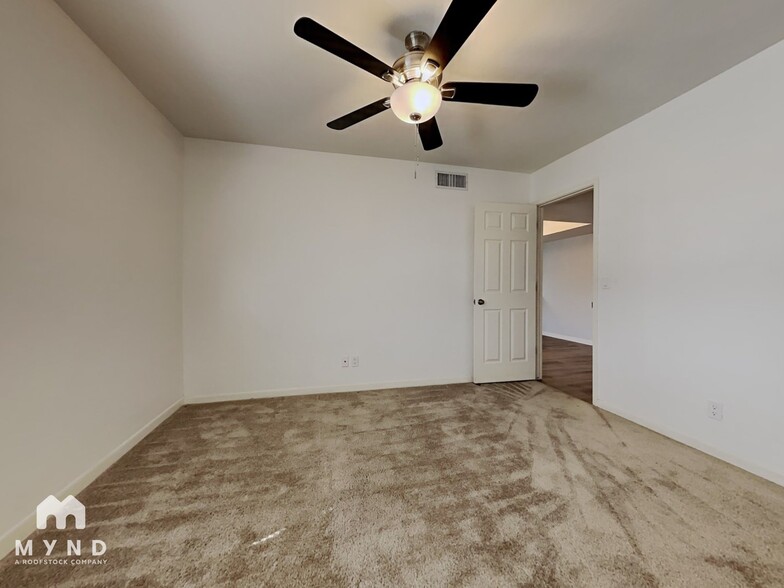 Building Photo - 1550 N Stapley Dr