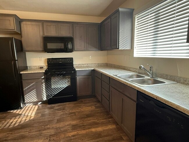 Primary Photo - 96 670 N