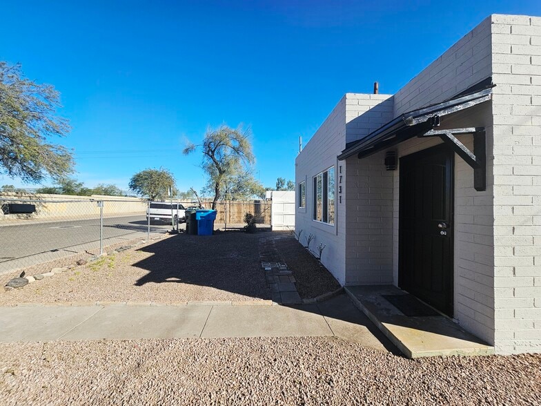 Building Photo - 1731 E Moreland St