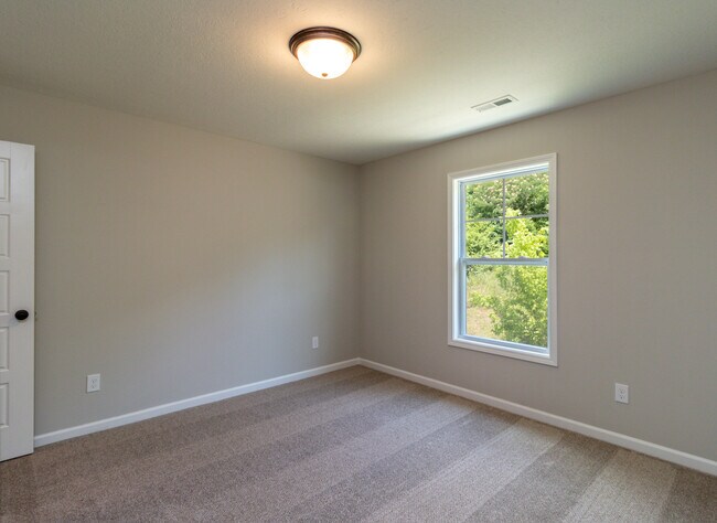 Building Photo - 628 Drakewood Rd