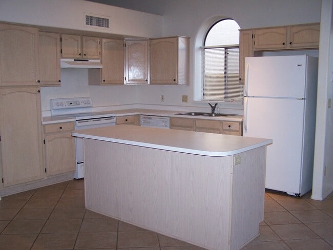 Building Photo - 7211 W Morrow Dr