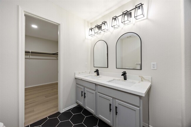 Building Photo - 1827 Cold River Dr