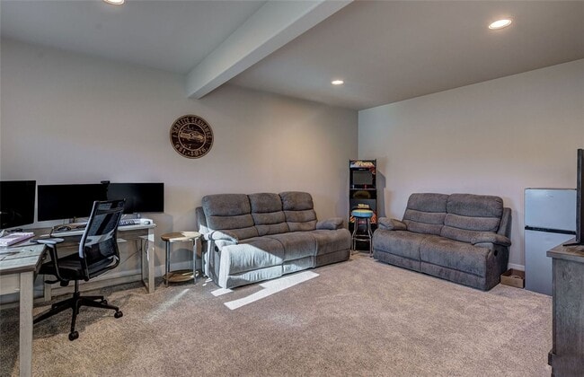 Building Photo - Beautiful 3+ bed, 3 bath home with 4 car garage, VIEWS, chef's kitchen and much more!