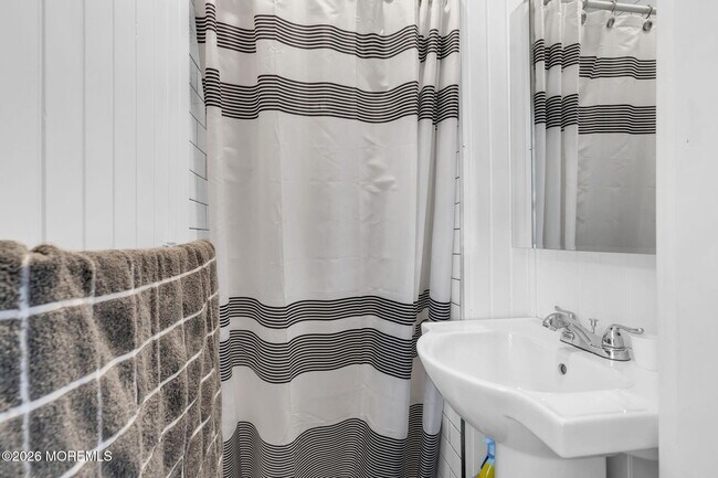 Building Photo - 903 C St