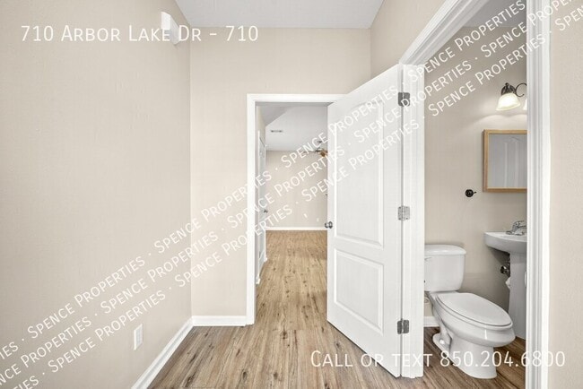 Building Photo - 710 Arbor Lake Dr