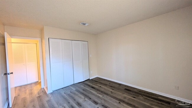 Building Photo - 6288 Hamilton Bridge Rd