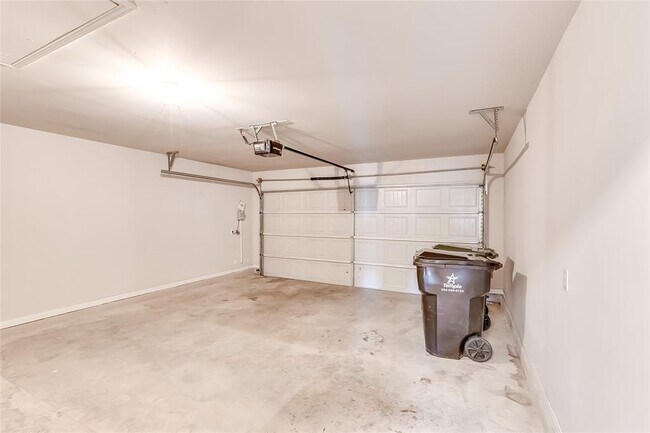 Building Photo - 7747 Merry Oaks Cv
