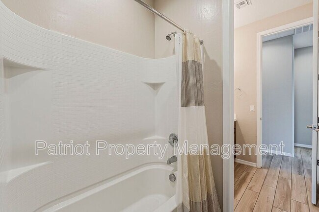 Building Photo - 25930 N Langley Dr