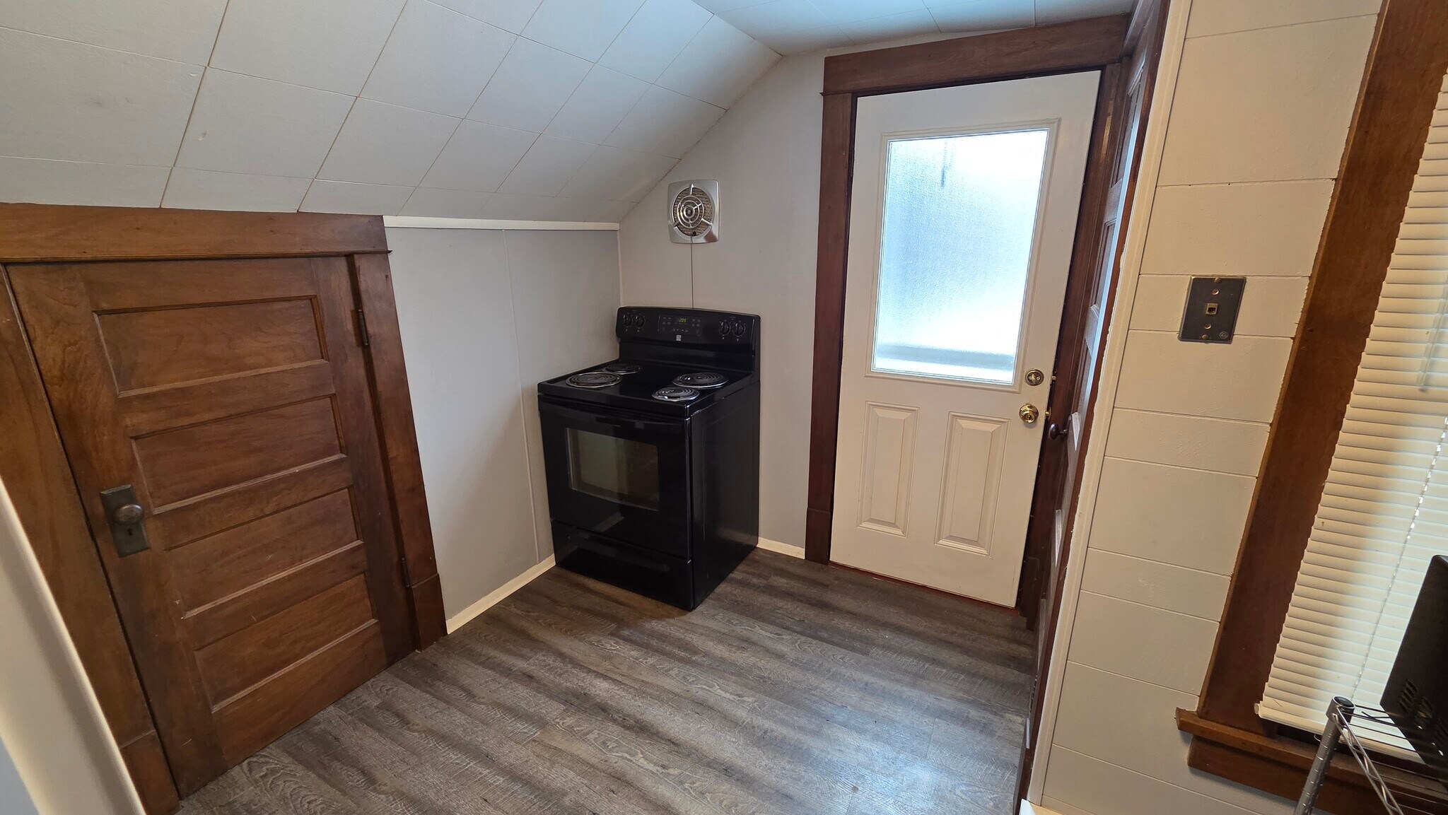 Building Photo - 919 Harney Ave