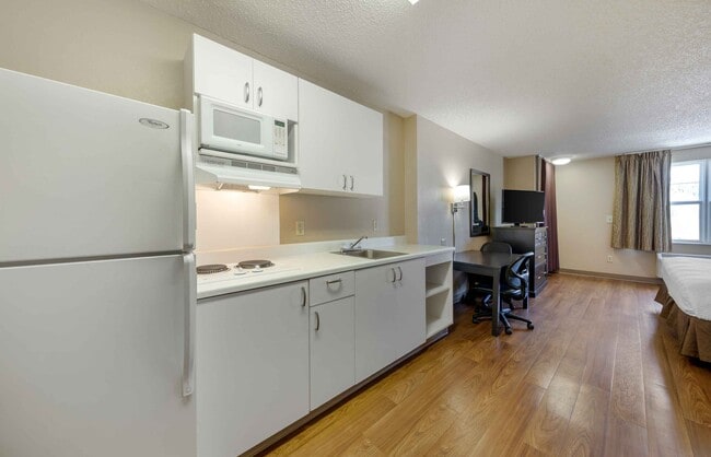 Building Photo - Furnished Studio-Los Angeles - Simi Valley