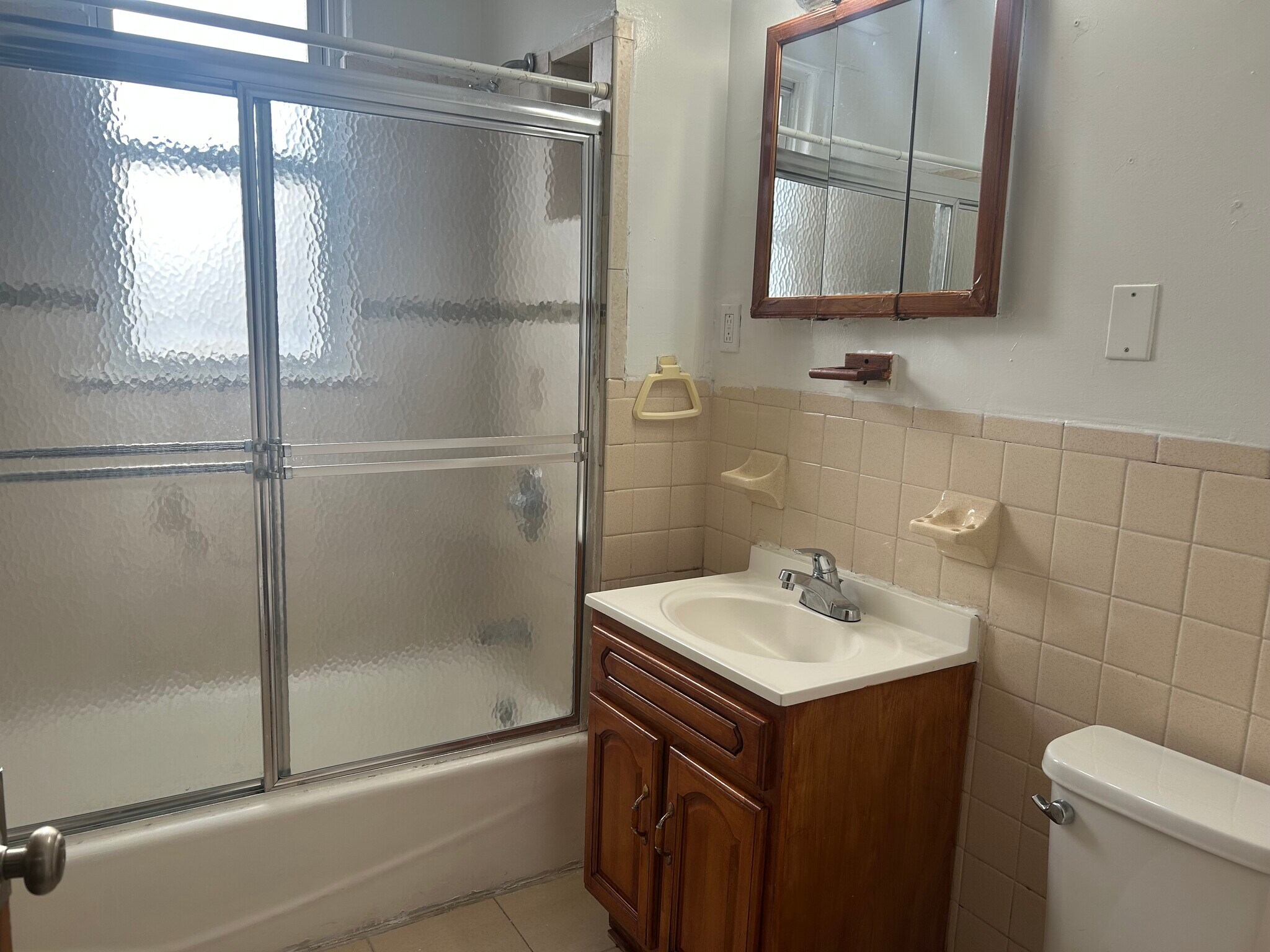 Building Photo - 8 Morris Cres