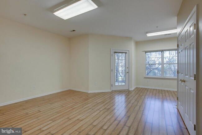 Building Photo - 6042 Blue Point Ct