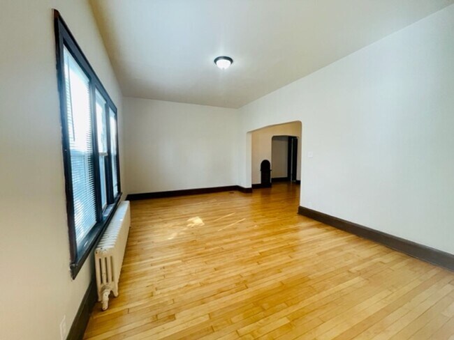 Building Photo - 303 N Quincy St