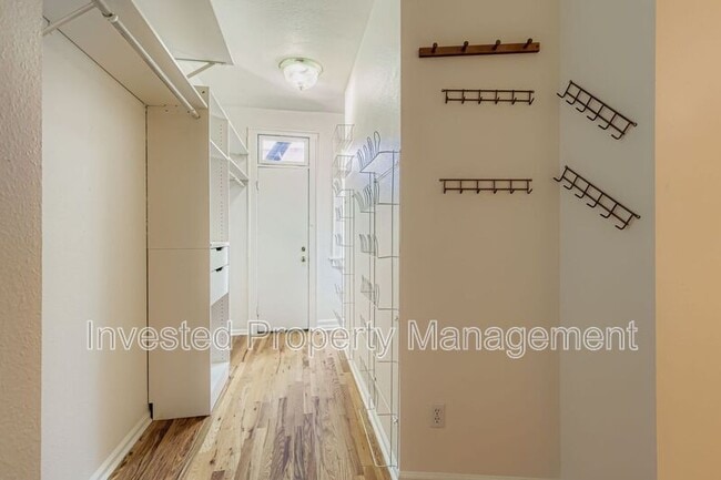 Building Photo - 1376 Pearl St