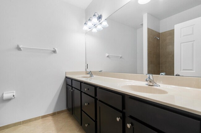 Building Photo - 10384 Wellington Parc Dr