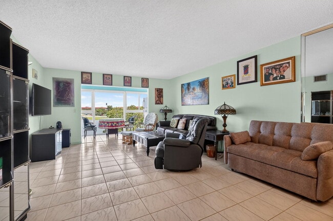 Building Photo - 13001 SW 11th Ct