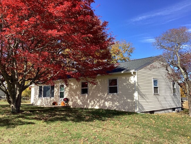Building Photo - Roomy Rancher in Blue Ridge Summit