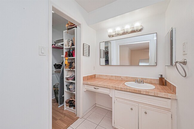 Building Photo - 8018 Zimmermann Dr