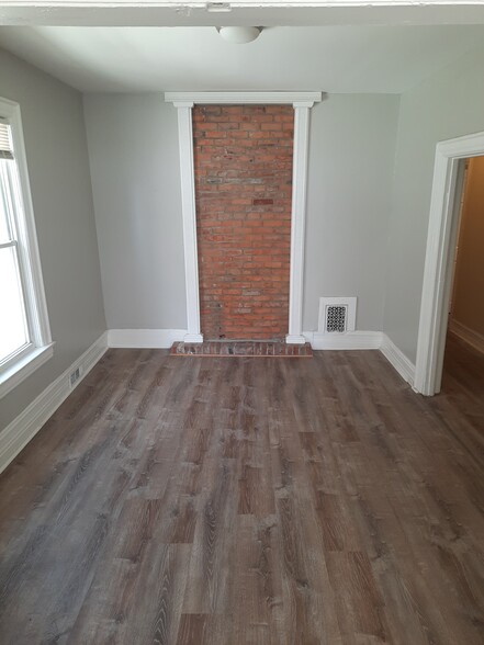 Dining Room - 257 W Utica St