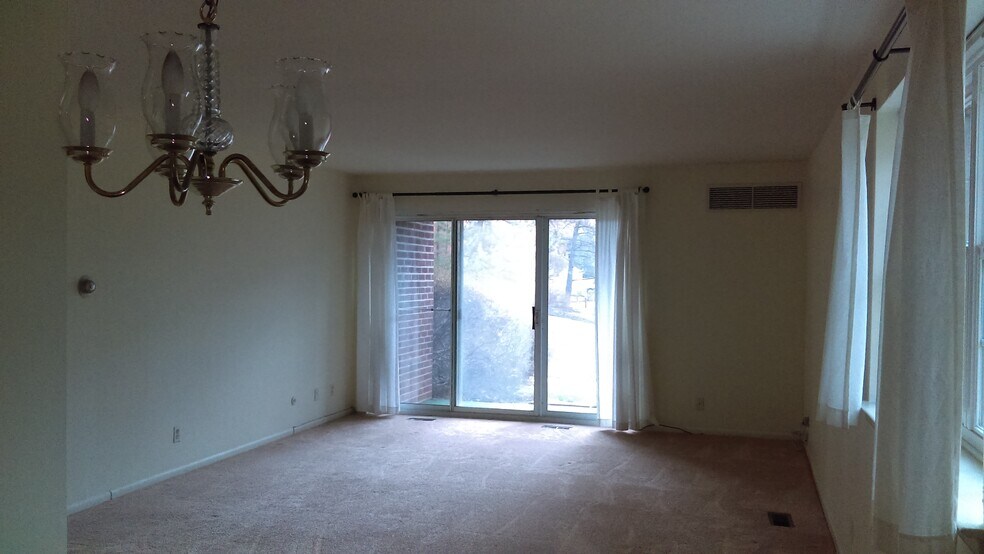 Building Photo - 342 Drummers Ln