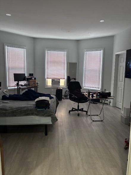 Building Photo - 49 Dukes St