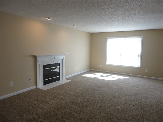 Building Photo - 635 Cloverfield Ln