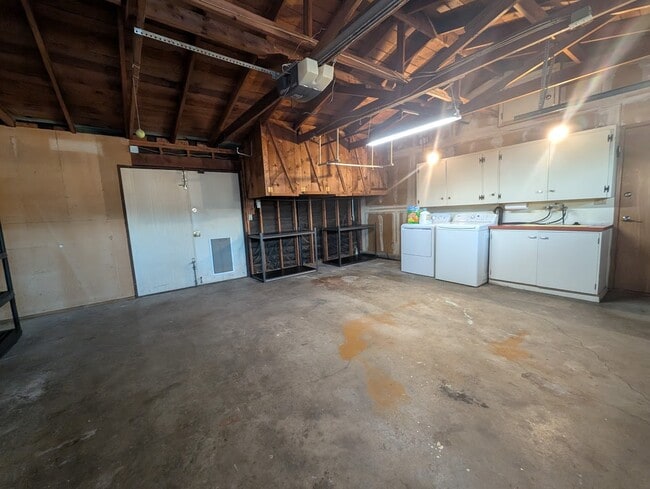 Building Photo - 3334 Fair Oaks Dr