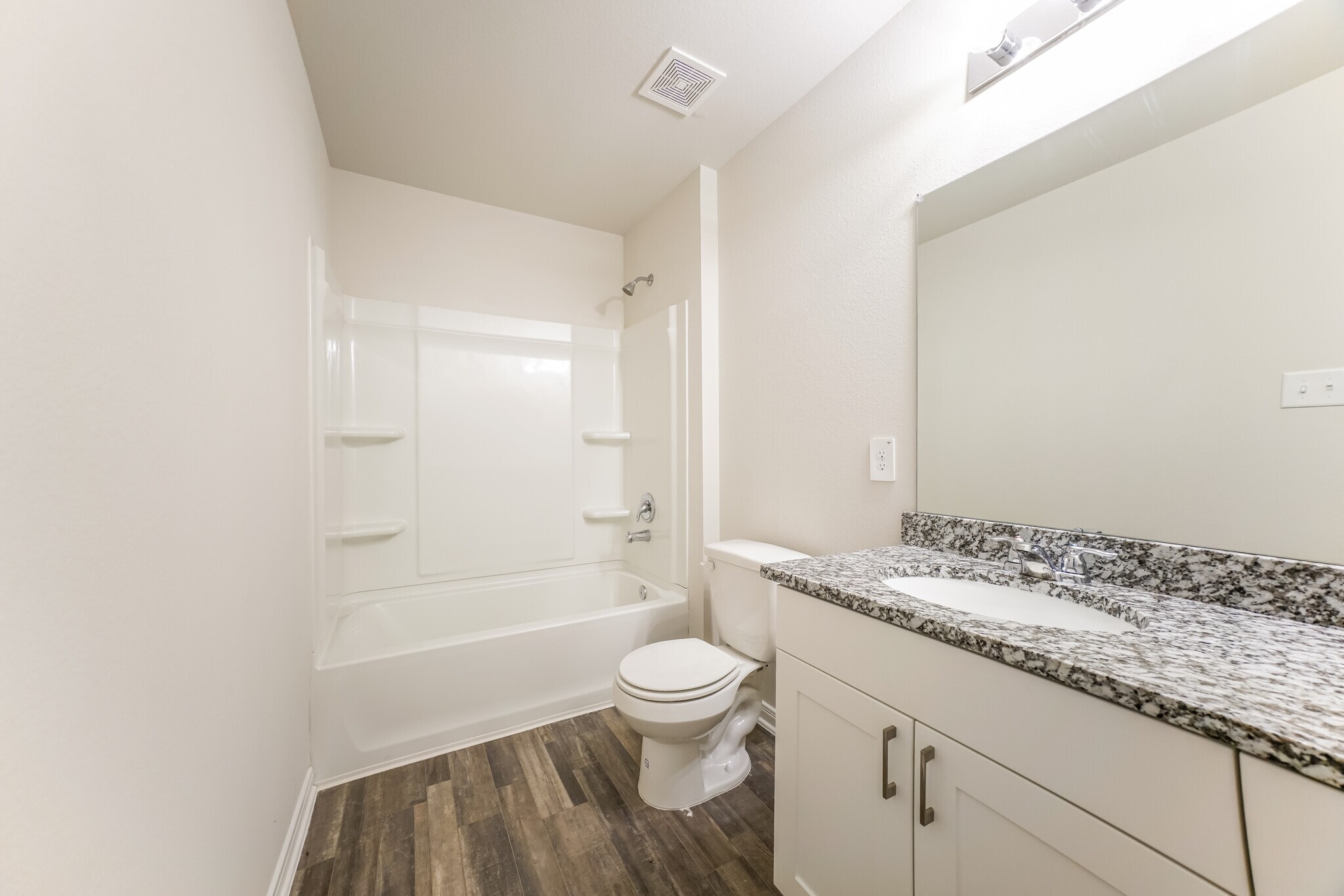 Building Photo - 15815 Del Norte Dr