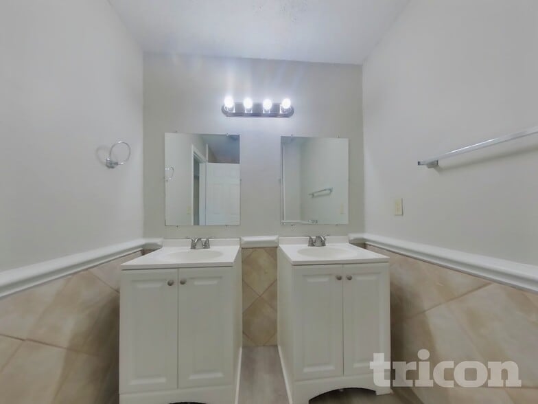 Building Photo - 623 Lockhart Ct NE