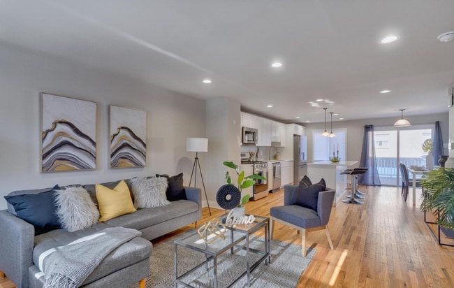 Primary Photo - 2 Bedroom House Available With 2 car parki...