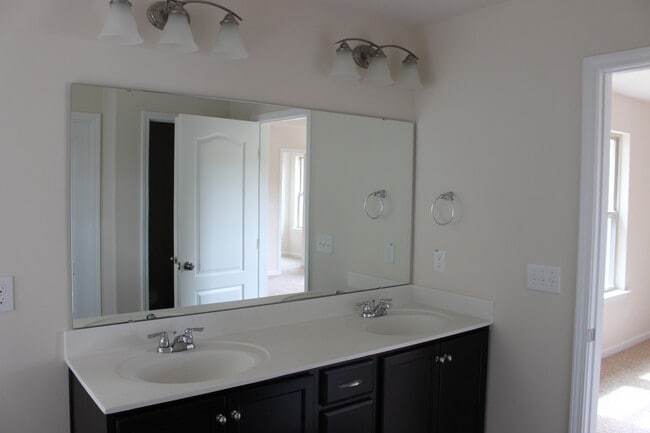 Building Photo - 113 Foxborough Ln