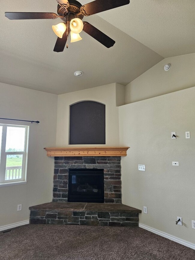 Building Photo - 6953 Hitching Post Ln