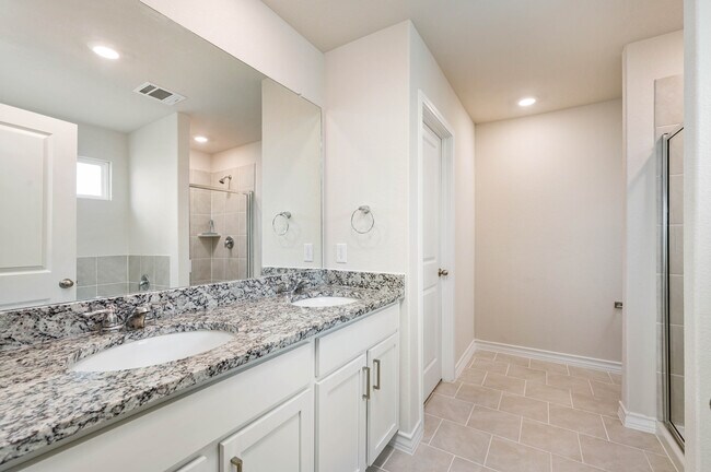 Building Photo - 22607 Green Jacket