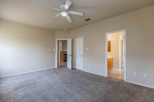 Building Photo - 906 Ashbury Bluff