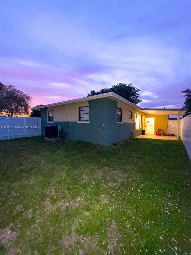 Building Photo - 3151 SW 37th Ave