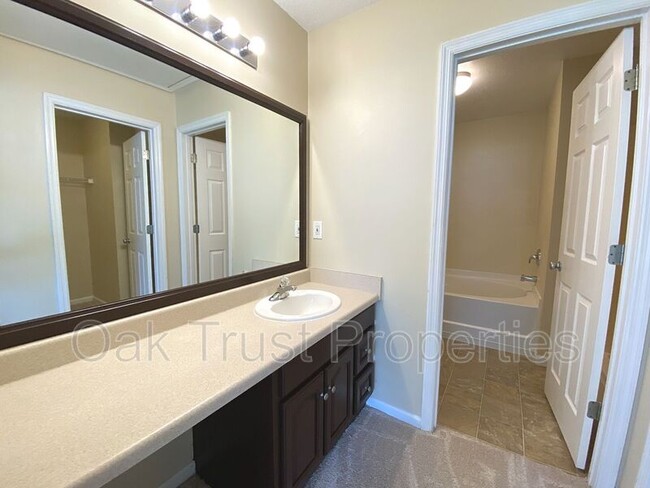 Building Photo - 7866 Park Gate Dr