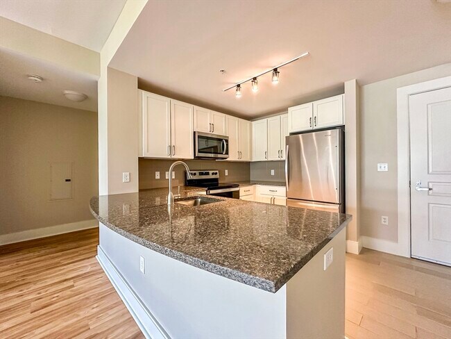 Building Photo - 25 Stonehaven Dr