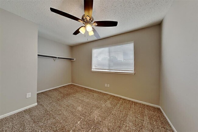 Building Photo - 22722 Brafferton Ln